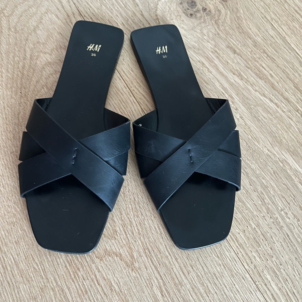 H&M flat slides